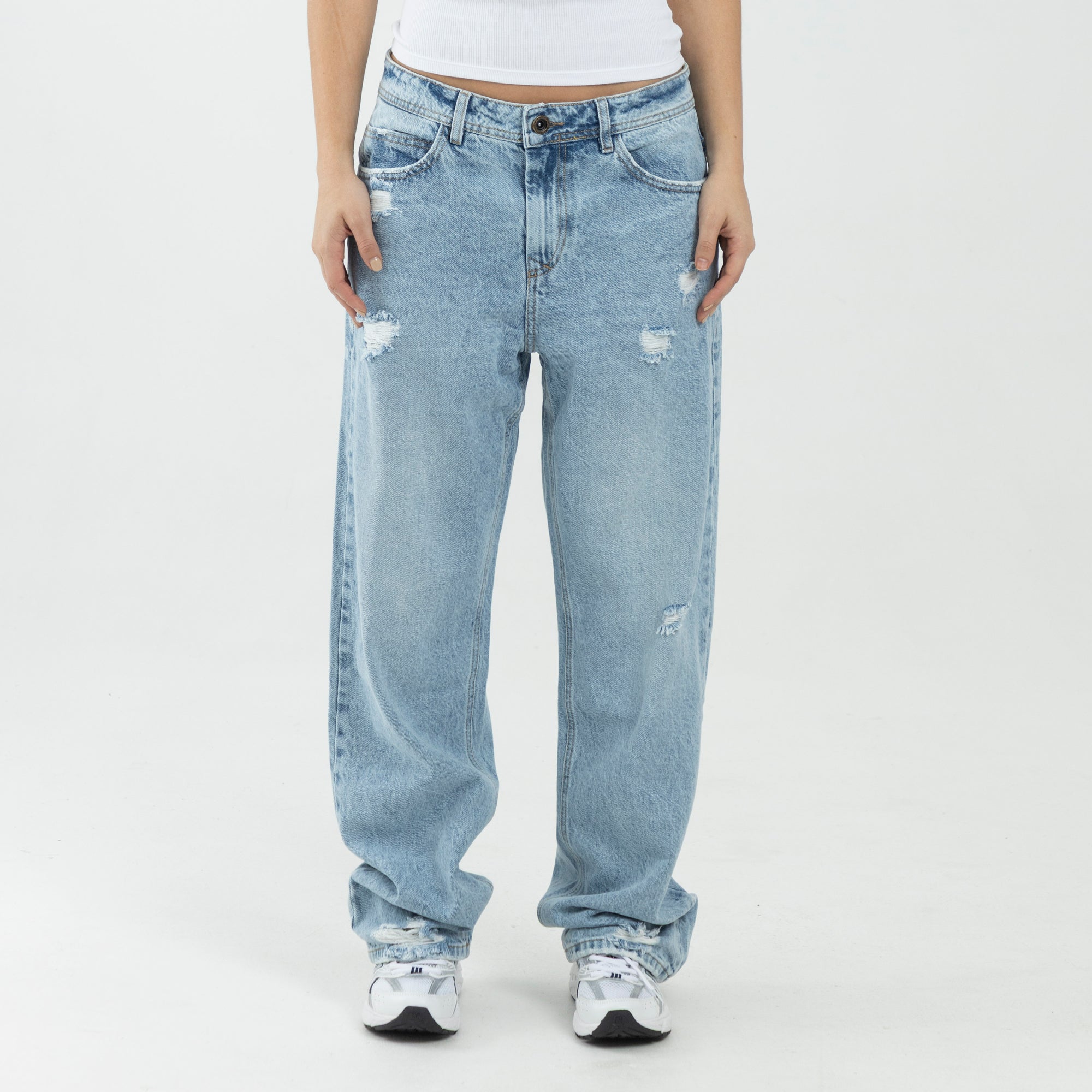 Light Blue Distressed Relaxed Jean WOMAN