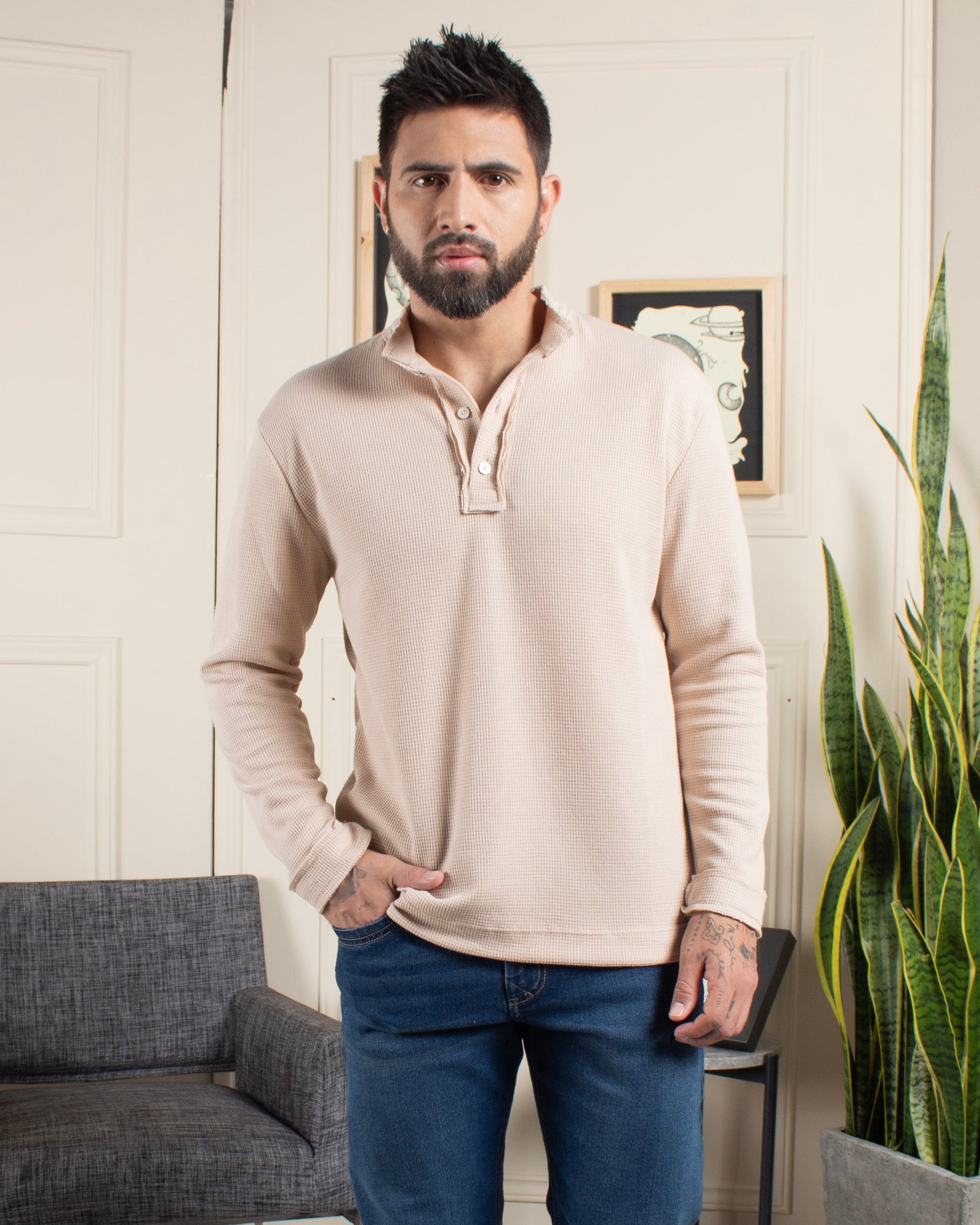 Buzo Polo Texturizado Cuello Nerú Sobrepuesto con Botonadura Marca Rappaz