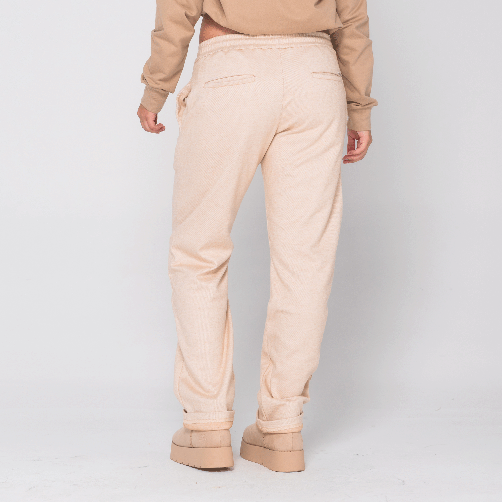 Jogger Clásico Bota Recta WOMAN