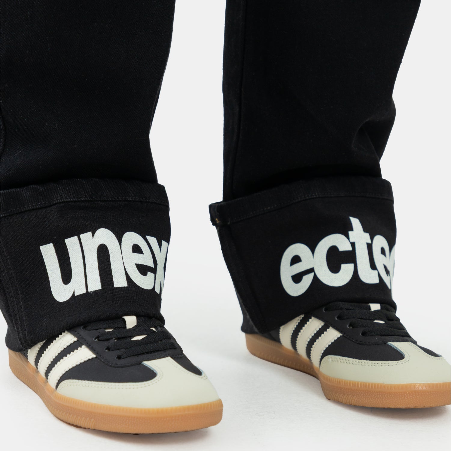Unexpected Black Relaxed Jeans WOMAN