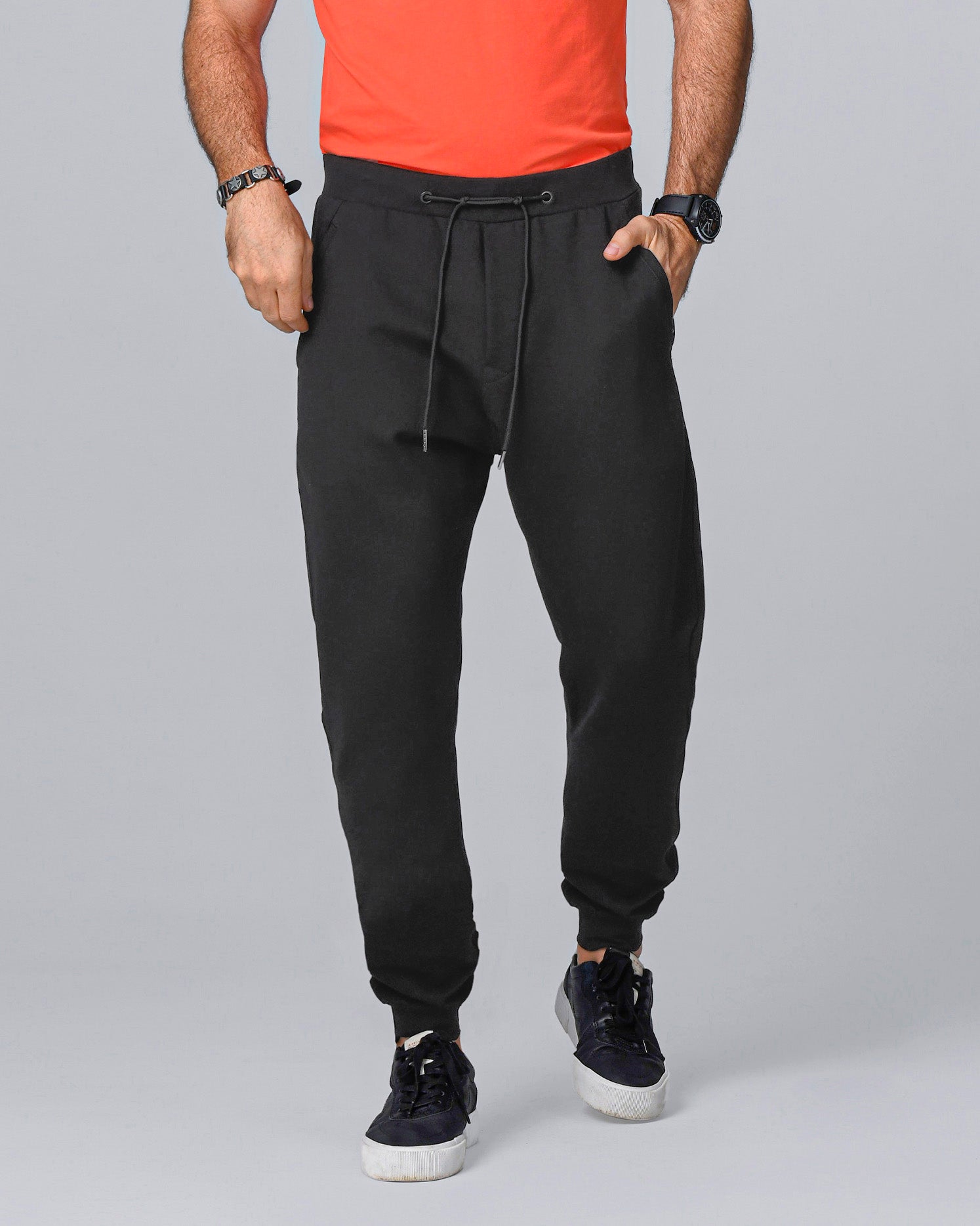 Pantalón jogger con bolsillos laterales funcionales