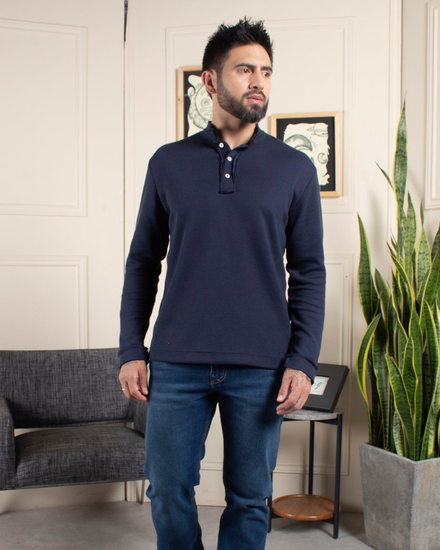 Buzo Polo Texturizado Cuello Nerú Sobrepuesto con Botonadura Marca Rappaz