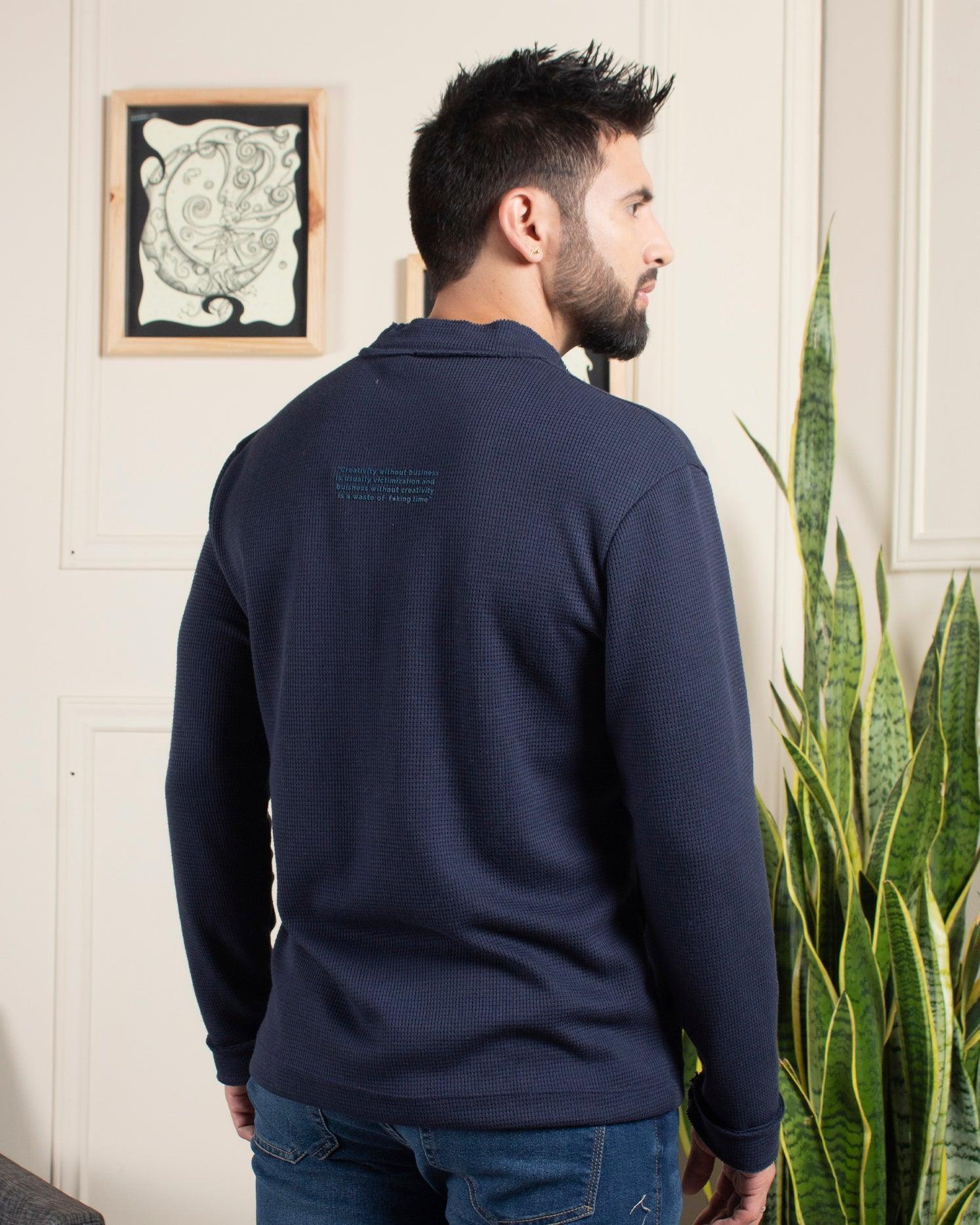 Buzo Polo Texturizado Cuello Nerú Sobrepuesto con Botonadura Marca Rappaz