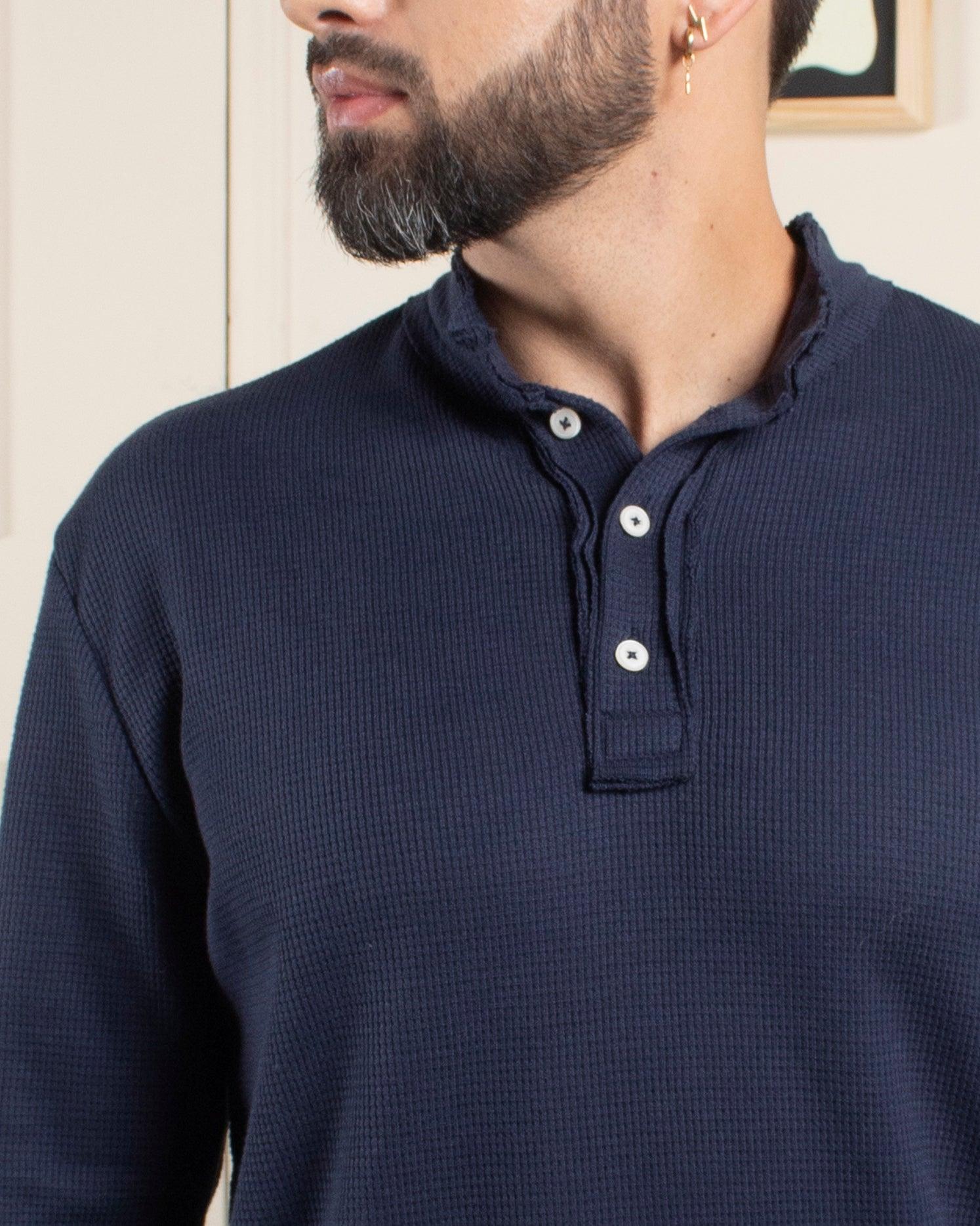 Buzo Polo Texturizado Cuello Nerú Sobrepuesto con Botonadura Marca Rappaz