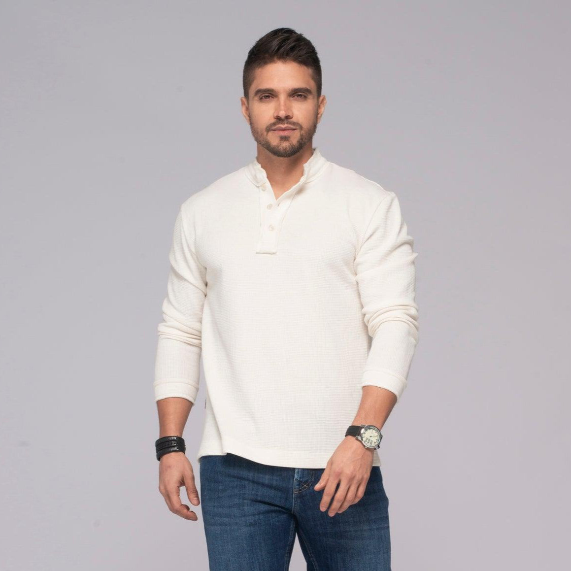 Buzo Polo Texturizado Cuello Nerú Sobrepuesto con Botonadura Marca Rappaz