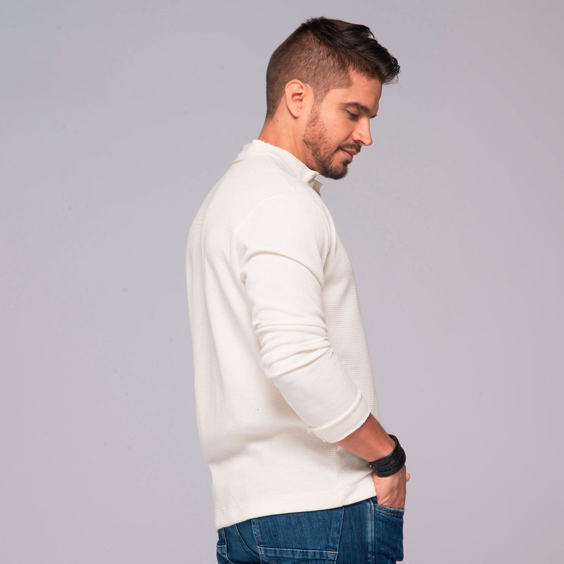 Buzo Polo Texturizado Cuello Nerú Sobrepuesto con Botonadura Marca Rappaz