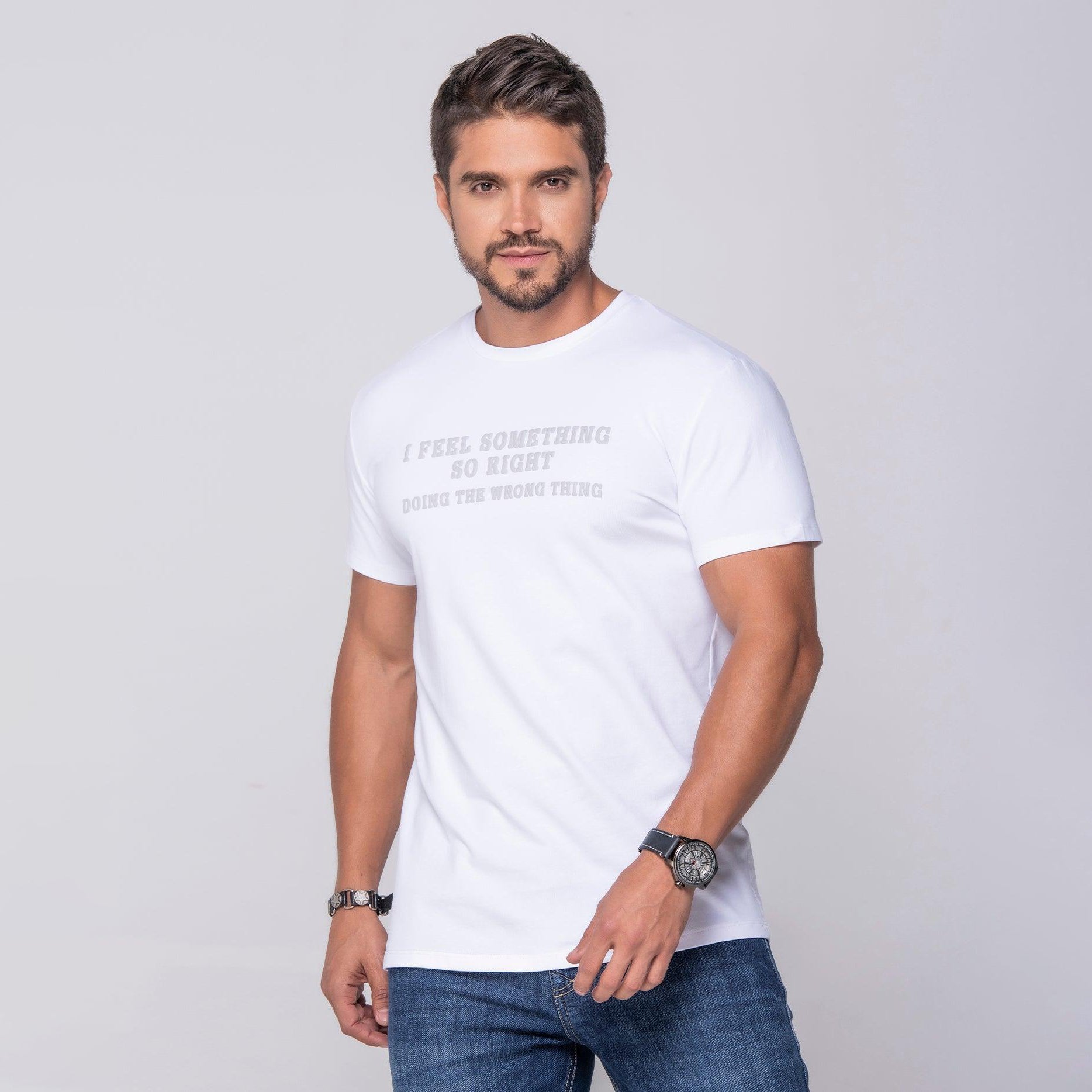 Camiseta Slim Estampado letras color Blanco Negro y Azul cobalto Marca Rappaz