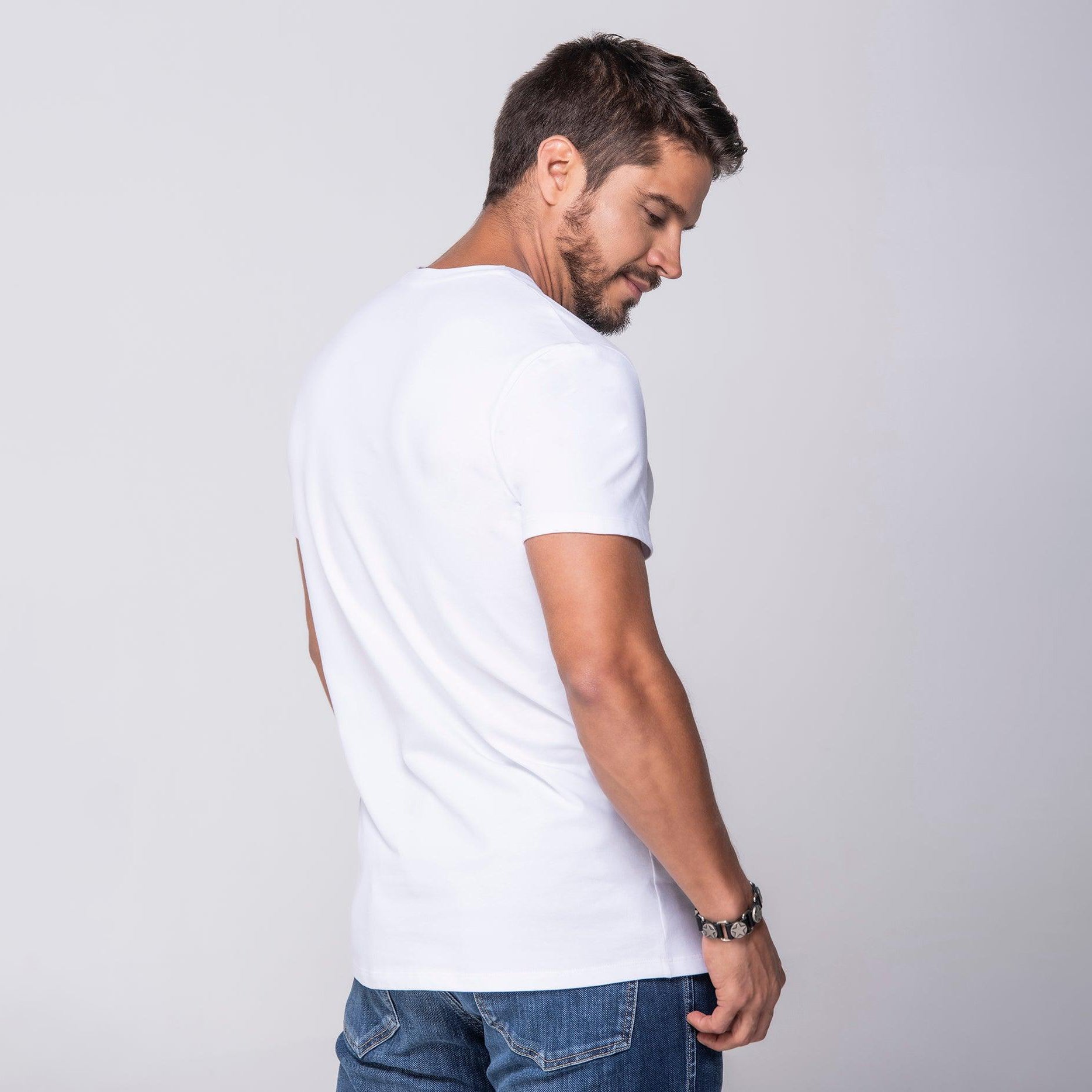 Camiseta Slim Estampado letras color Blanco Negro y Azul cobalto Marca Rappaz