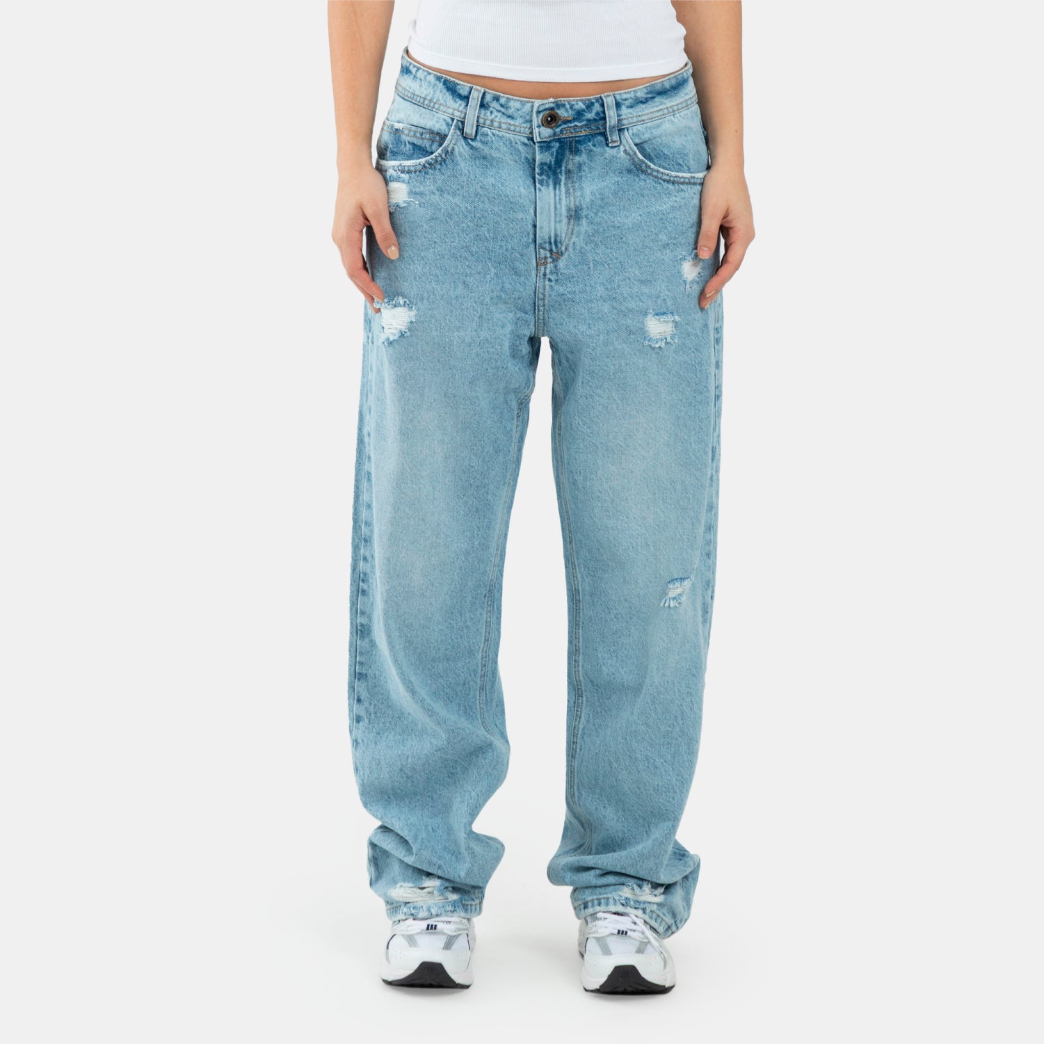 Light Blue Distressed Relaxed Jean WOMAN