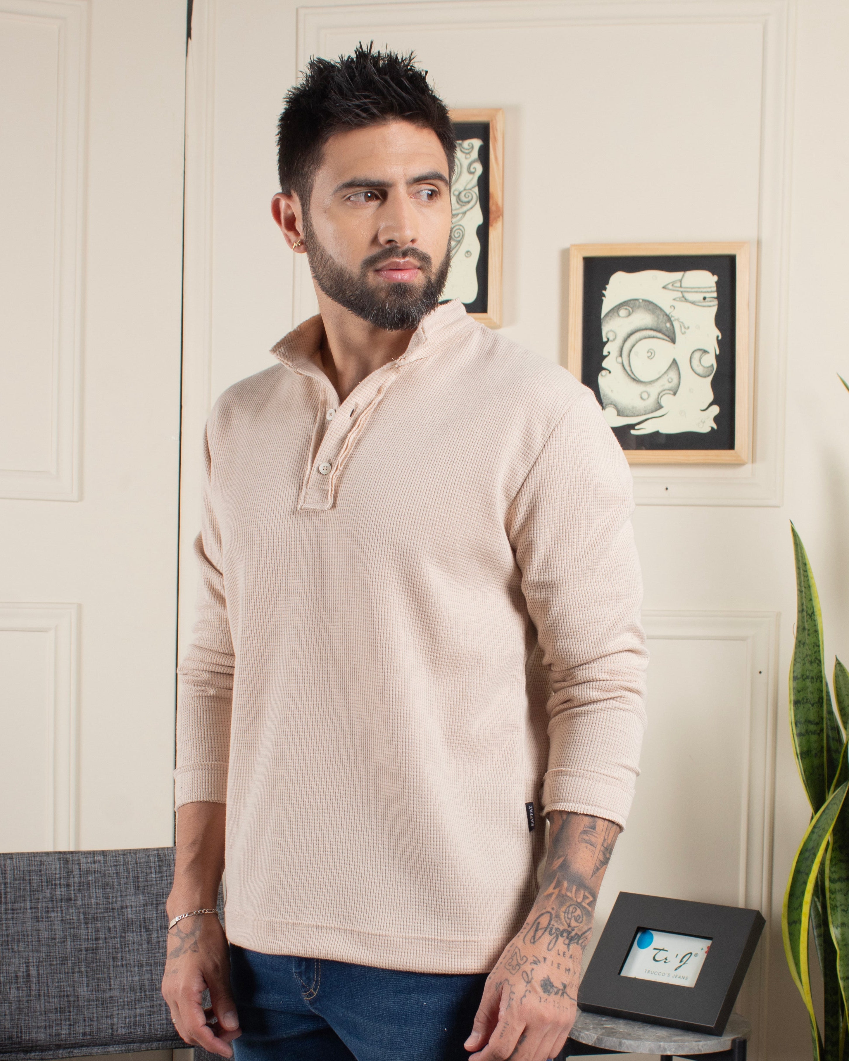 Buzo Polo Texturizado Cuello Nerú Sobrepuesto con Botonadura Marca Rappaz