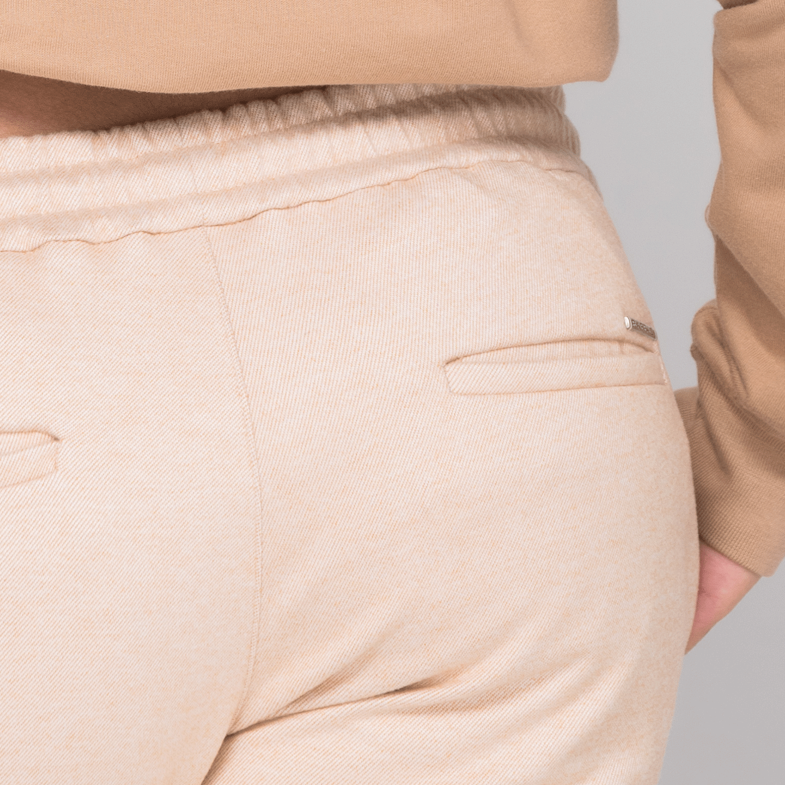 Jogger Clásico Bota Recta WOMAN