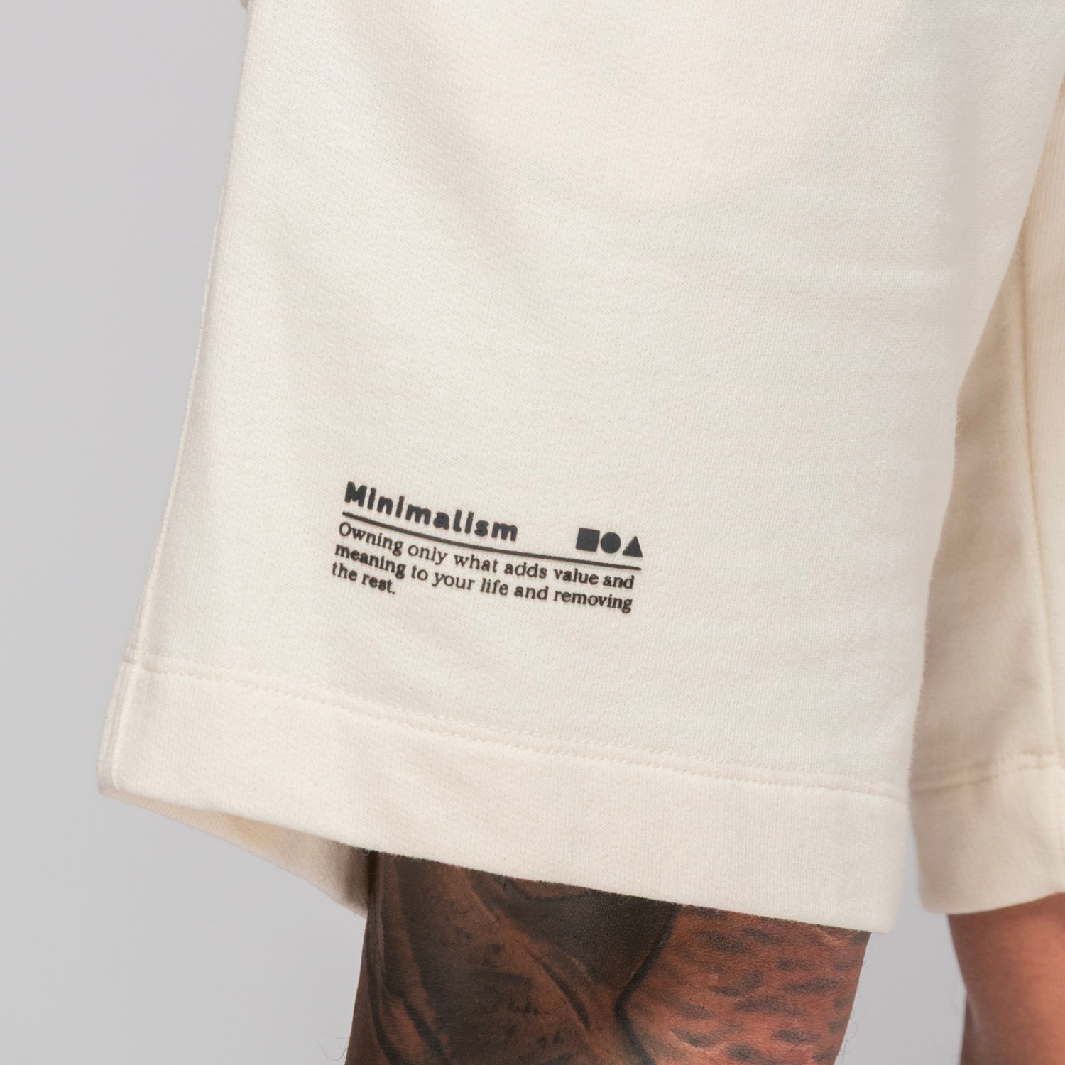 Bermuda Clásica Estampado Minimalista