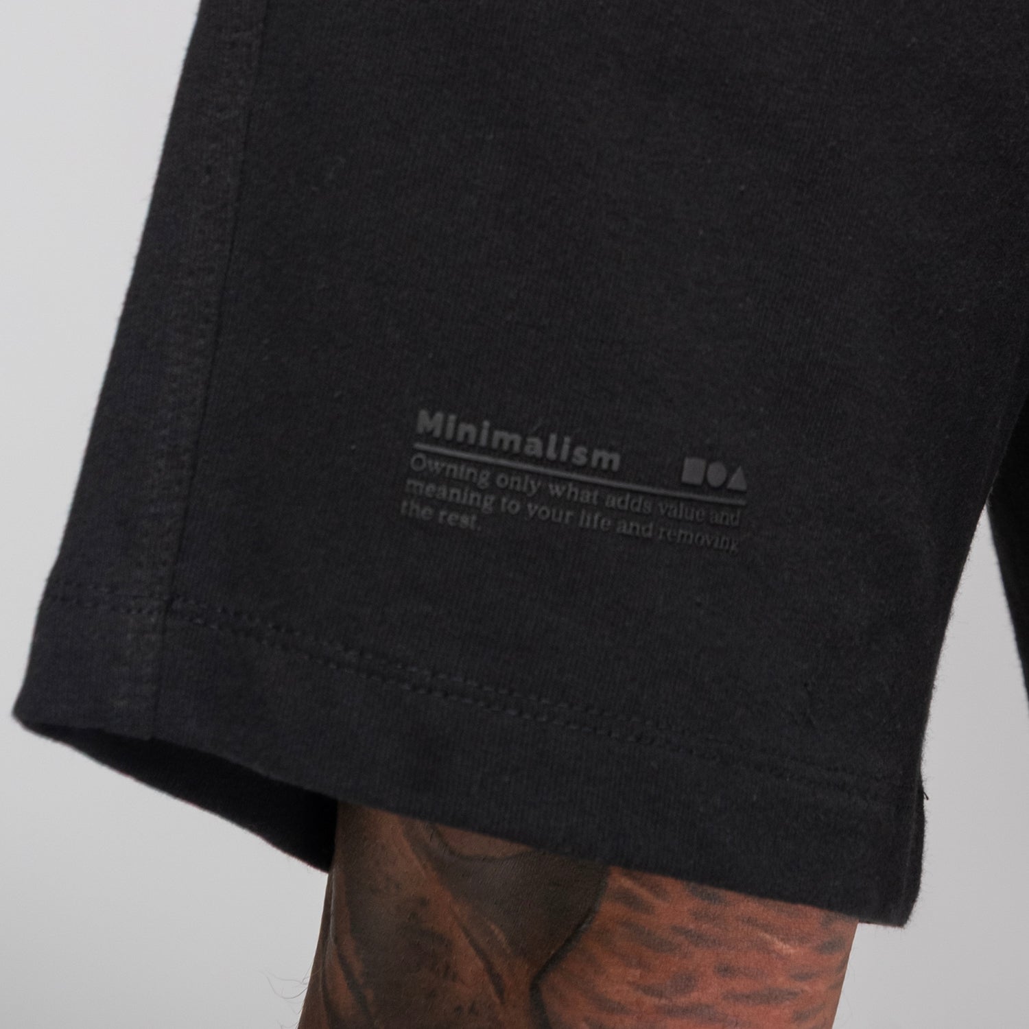 Bermuda Clásica Estampado Minimalista