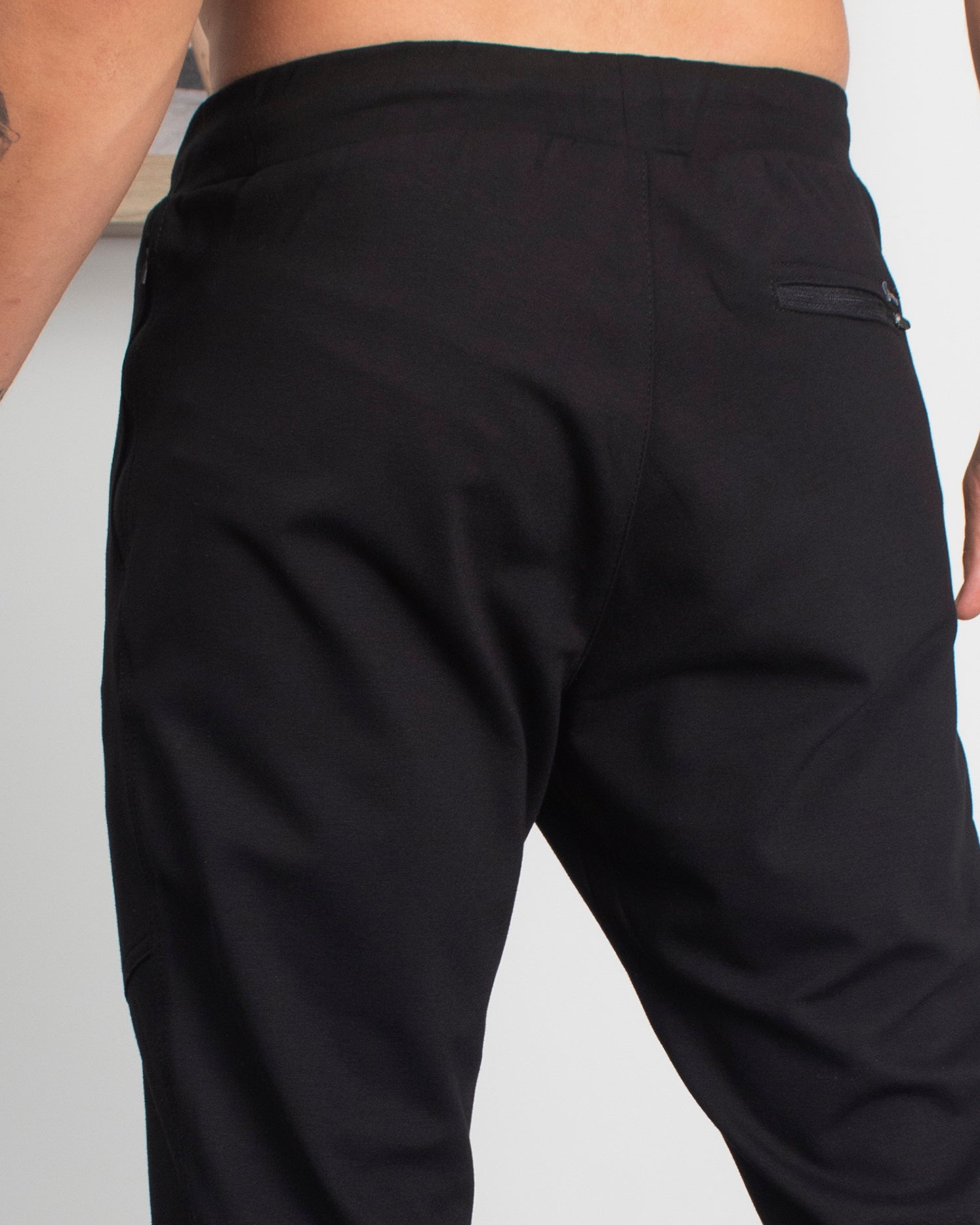 Jogger Active Costura Expuesta Bolsillos Internos Con Cierre En Contraste Marca Rappaz